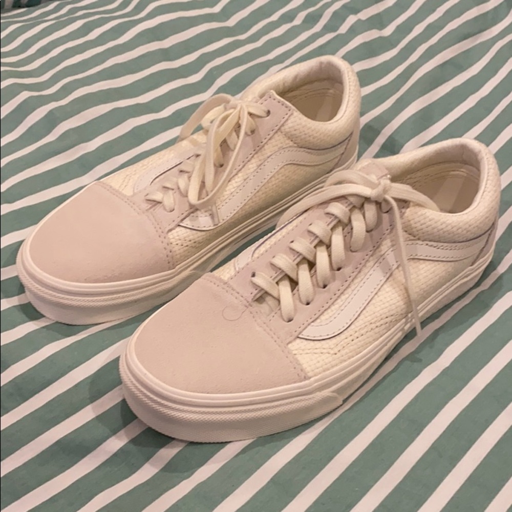 Vans woven classic low top sneakers!